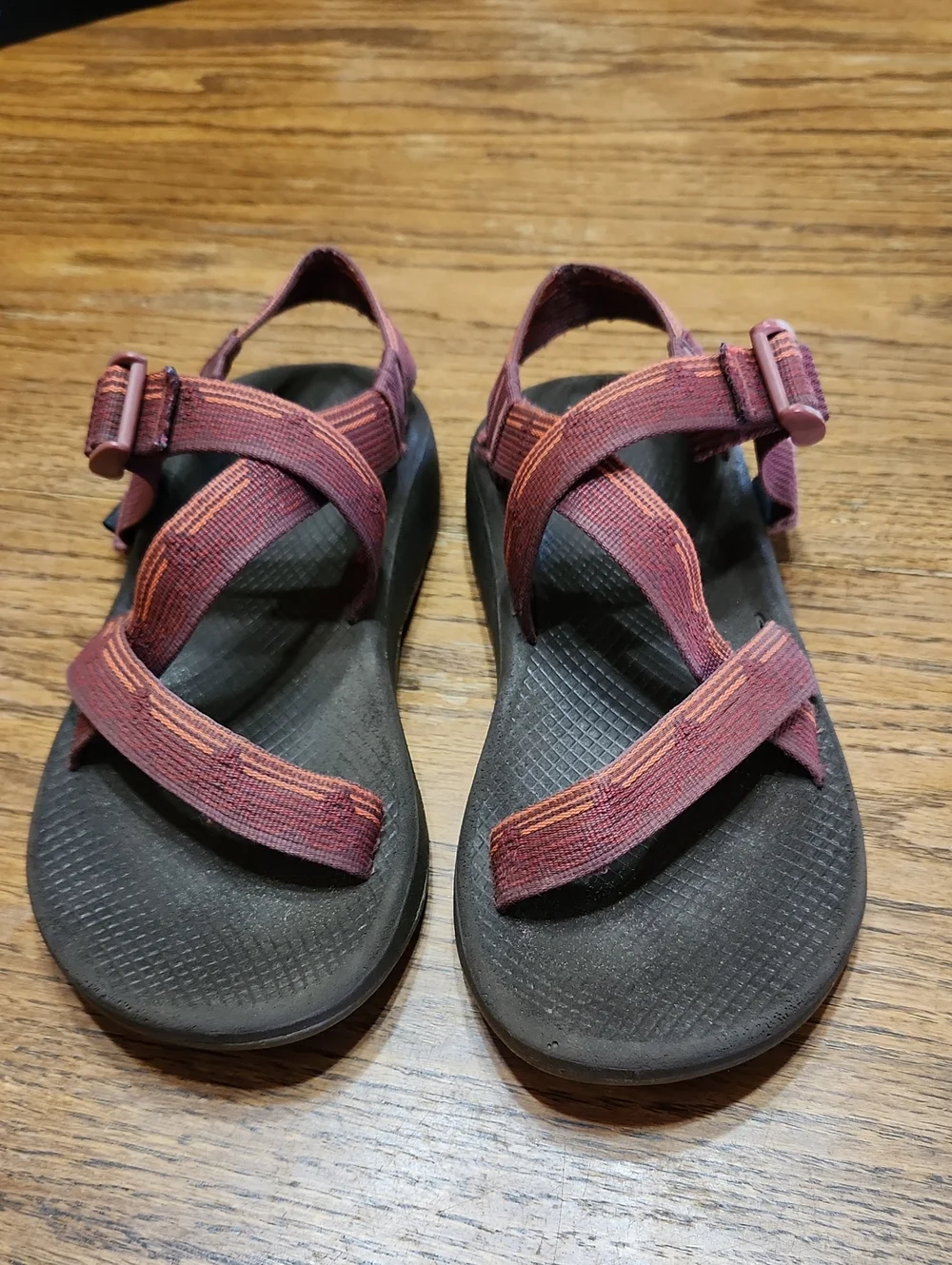 Chaco Classic Outdoor Strappy Sandals in Maroon with Orange Accent Size M9